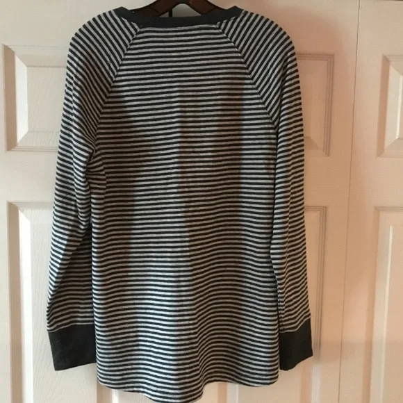 DULUTH TRADING COMPANY WOMEN’S BUTTON HENLEY MID-WEIGHT LONG SLEEVE LARGE SHIRT - Picture 2 of 3